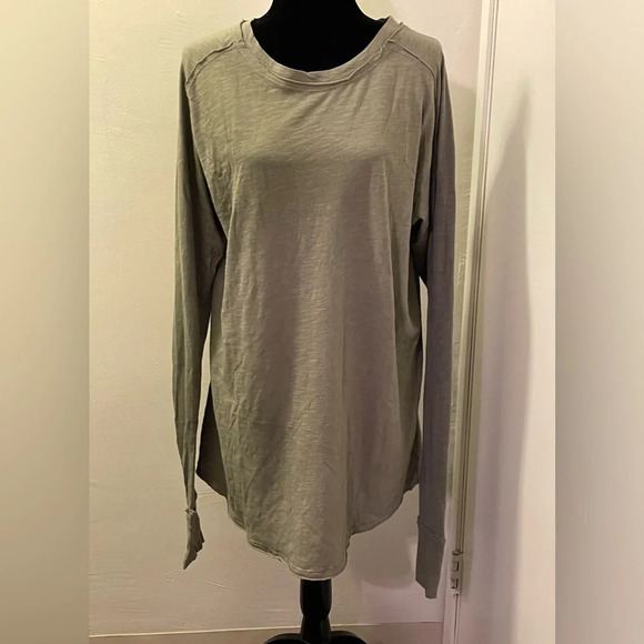 WE THE FREE Arden Tee in Army Green - Picture 5 of 10